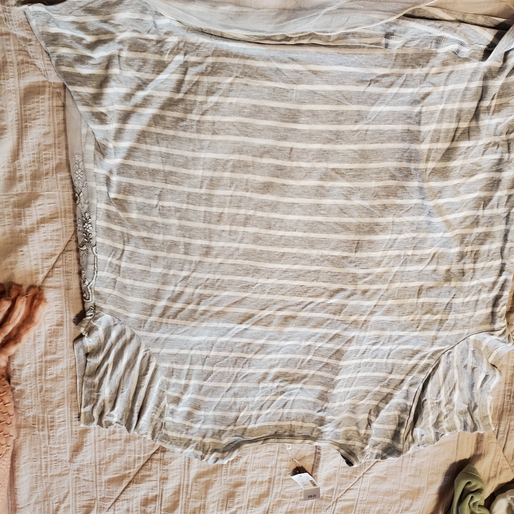 Maurices shirt - Picture 3 of 3